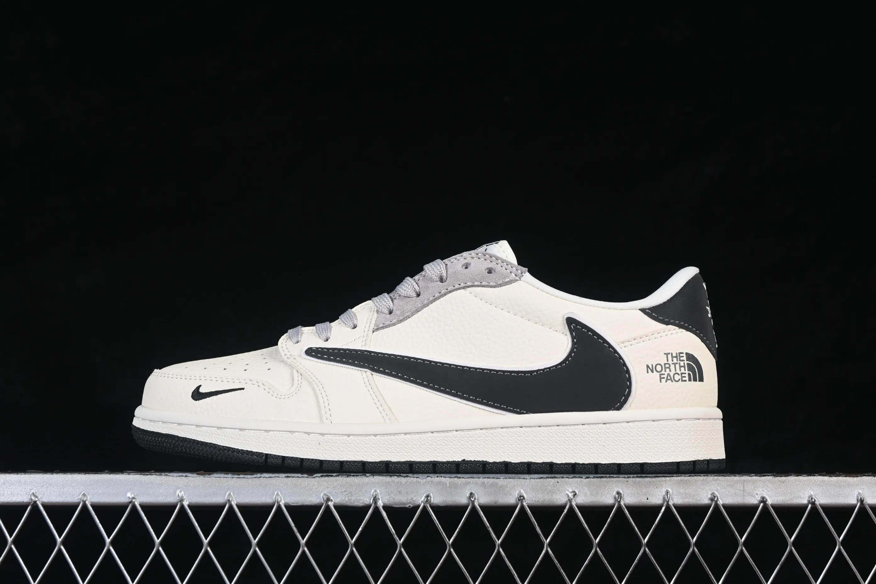 All categories Air Jordan Jordan series basketball shoes Air Jordan 1 Low High-end customization Low-top sneakers Air Jordan 1 Low AJ1 Joe 1 North Face joint classic black High-end customization Low-top retro basketball shoes LD2028-071